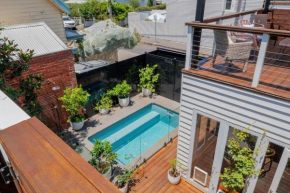 Family Cityside Beach House, Pool & Roof Terrace